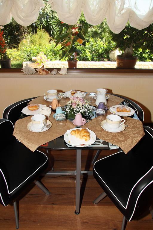 مونوبولي B&B Villa Il Sughero المظهر الخارجي الصورة