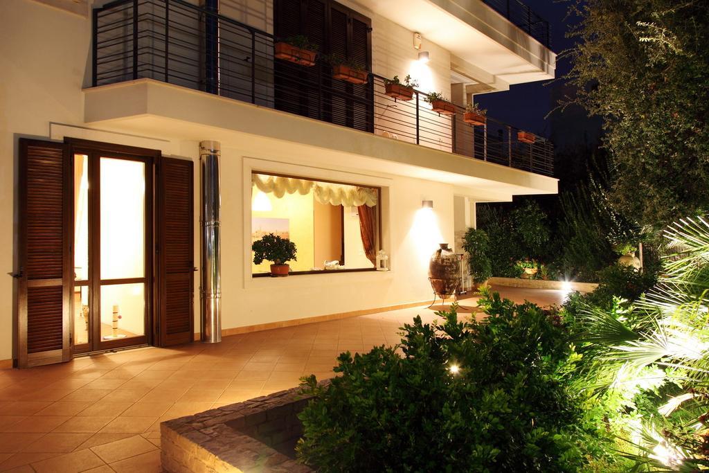 مونوبولي B&B Villa Il Sughero المظهر الخارجي الصورة