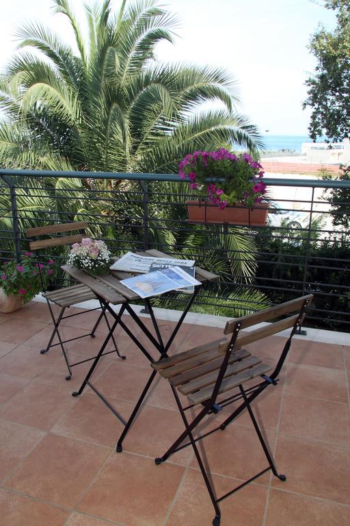 مونوبولي B&B Villa Il Sughero الغرفة الصورة