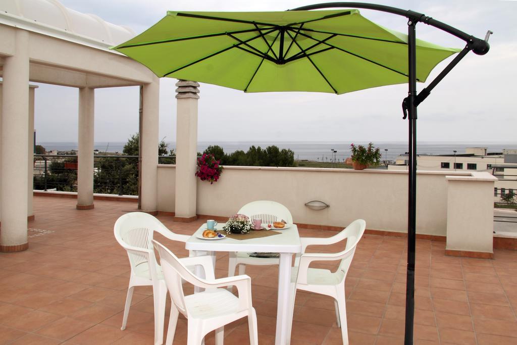 مونوبولي B&B Villa Il Sughero المظهر الخارجي الصورة
