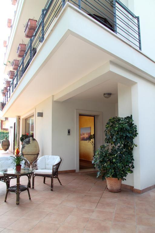 مونوبولي B&B Villa Il Sughero المظهر الخارجي الصورة